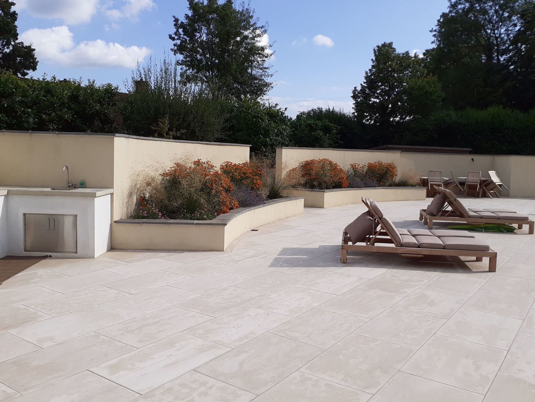 Garden design in Windsor Berkshire with swimming pool and outdoor kitchen