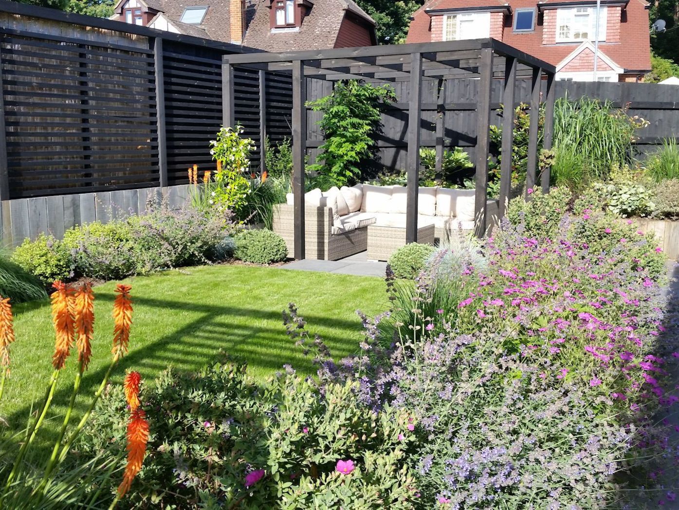 Sloping garden design in Crowthorne Berkshire